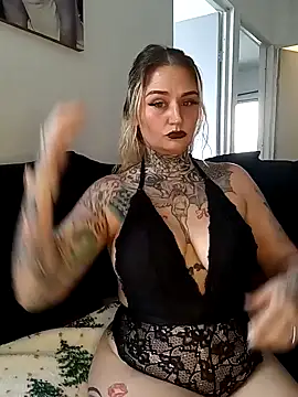 Snapshot of Lisacasandra chatting on December 22, 9:42 pm Lisacasandra online show from December 22, 9:42 pm