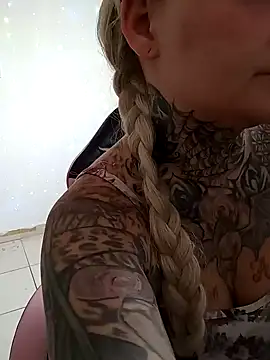 Snapshot of Lisacasandra chatting on December 24, 11:00 pm Lisacasandra online show from December 24, 11:00 pm