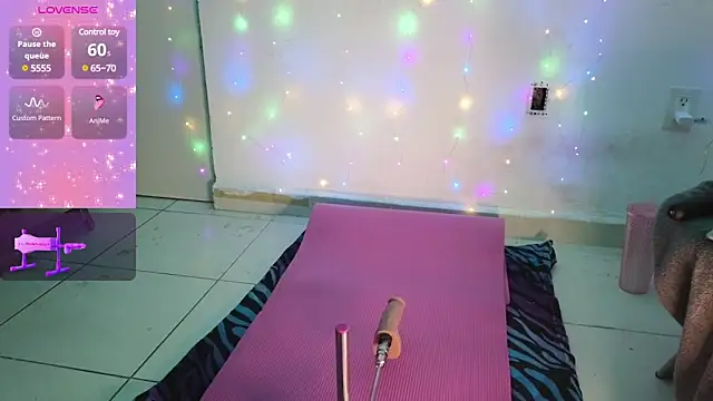 Snapshot of Lisacasandra chatting on February 13, 1:29 am Lisacasandra online show from February 13, 1:29 am