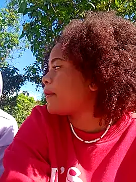 DANIELA MICHEL online show from December 5, 2:33 pm