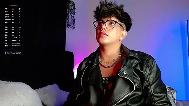 Snapshot of LyleBennett_ chatting on October 28, 10:19 am LyleBennett online show from October 28, 10:19 am