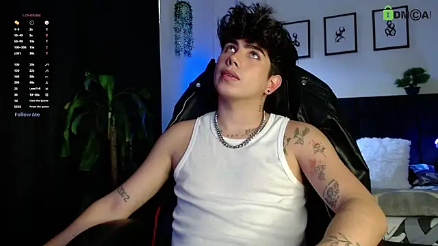 LyleBennett  online show from February 19, 9:44 pm