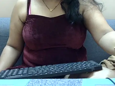 Snapshot of Riya_riyaa chatting on December 5, 8:34 am Riya riyaa online show from December 5, 8:34 am