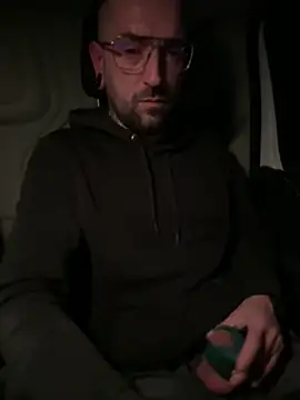 Snapshot of _Haptic_ chatting on December 6, 6:37 am Haptic online show from December 6, 6:37 am