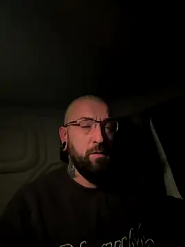 Snapshot of _Haptic_ chatting on November 21, 2:54 am Haptic online show from November 21, 2:54 am