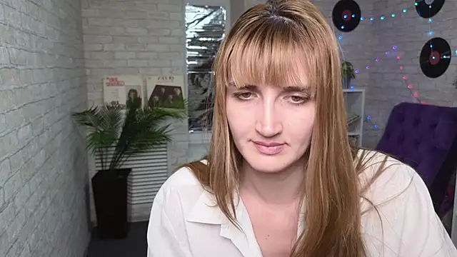 Snapshot of Nika_Kitten chatting on February 19, 5:38 pm Nika Kitten online show from February 19, 5:38 pm