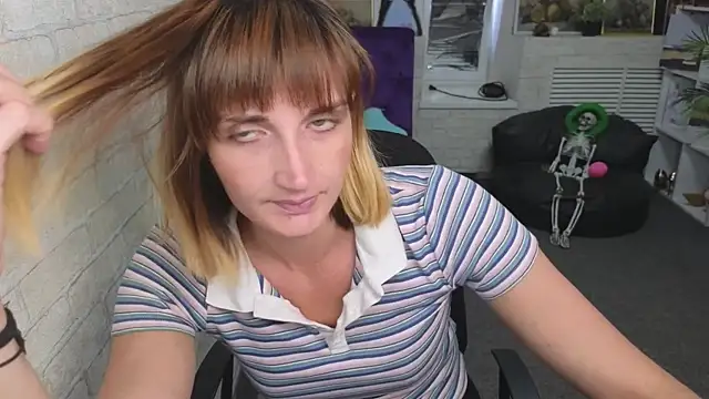 Snapshot of Nika_Kitten chatting on June 8, 6:25 am Nika Kitten online show from June 8, 6:25 am