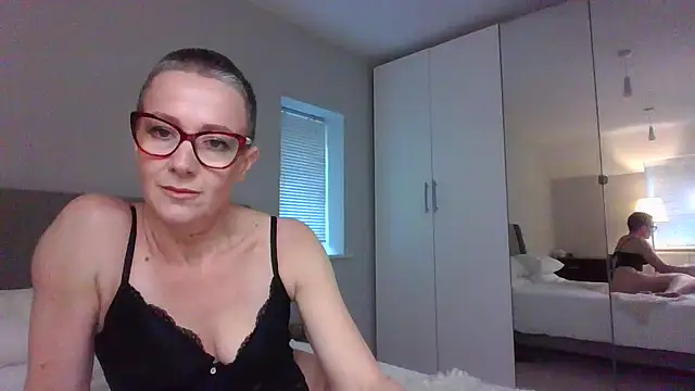 ELEGANT-ARIA36 online show from December 10, 12:05 pm