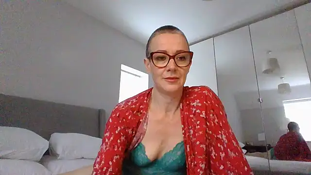 ELEGANT-ARIA36 online show from January 29, 11:20 am