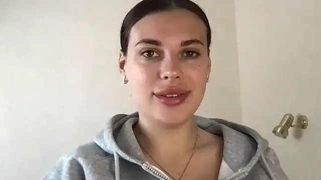 Snapshot of MoonriseGoddess chatting on May 5, 9:06 am MoonriseGoddess online show from May 5, 9:06 am