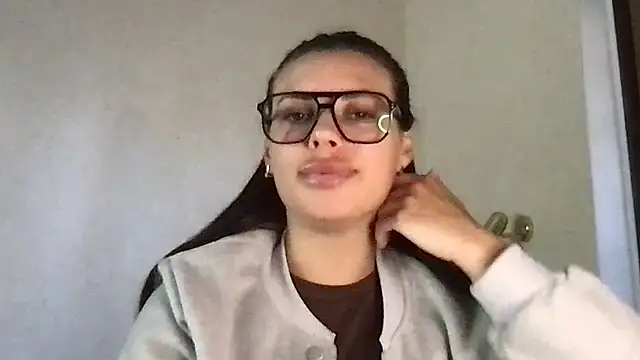 Snapshot of MoonriseGoddess chatting on June 2, 9:33 am MoonriseGoddess online show from June 2, 9:33 am