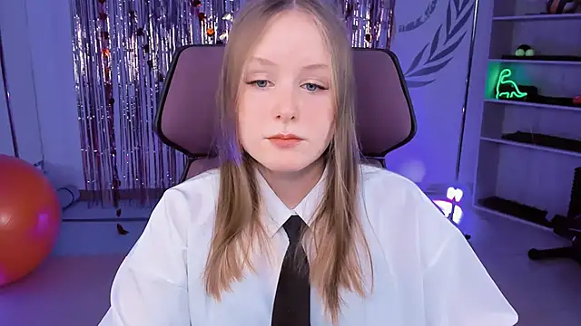 Snapshot of VivienLeeigh chatting on March 9, 9:02 am VivienLeeigh online show from March 9, 9:02 am