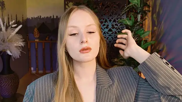 Snapshot of VivienLeeigh chatting on November 28, 1:14 pm VivienLeeigh online show from November 28, 1:14 pm