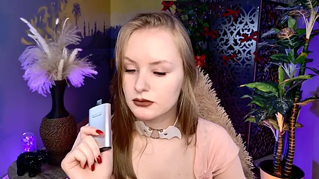 VivienLeeigh online show from February 18, 9:05 am