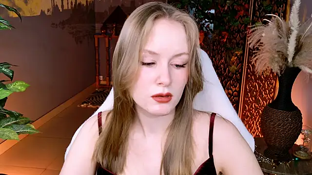 VivienLeeigh online show from March 8, 5:22 am