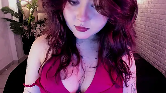 Snapshot of crimson_tati_ chatting on May 7, 6:08 am crimson tati online show from May 7, 6:08 am