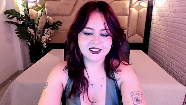 Snapshot of crimson_tati_ chatting on May 14, 4:19 am crimson tati online show from May 14, 4:19 am