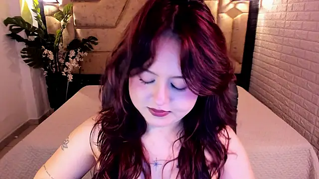 Snapshot of crimson_tati_ chatting on May 21, 4:52 am crimson tati online show from May 21, 4:52 am