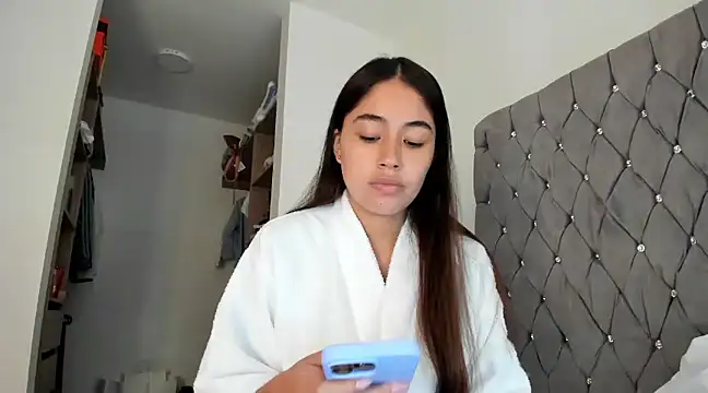 Snapshot of AriaMontgomery chatting on December 20, 8:23 pm AriaMontgomery online show from December 20, 8:23 pm