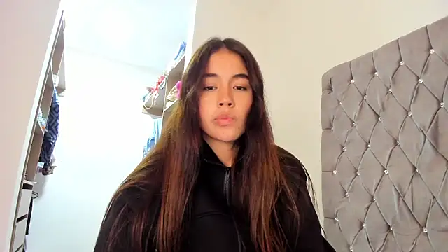 Snapshot of AriaMontgomery chatting on December 31, 4:49 am AriaMontgomery online show from December 31, 4:49 am