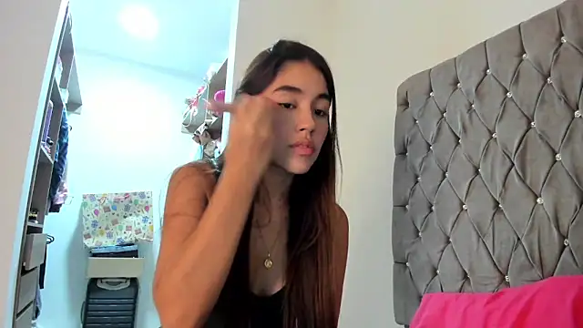 Snapshot of AriaMontgomery chatting on January 8, 3:08 am AriaMontgomery online show from January 8, 3:08 am