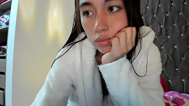 Snapshot of AriaMontgomery chatting on January 14, 4:04 am AriaMontgomery online show from January 14, 4:04 am