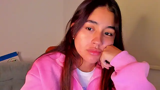 Snapshot of AriaMontgomery chatting on February 4, 8:46 am AriaMontgomery online show from February 4, 8:46 am