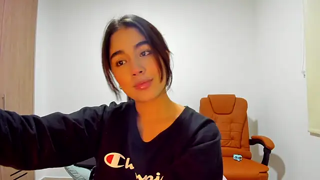 Snapshot of AriaMontgomery chatting on February 24, 5:00 am AriaMontgomery online show from February 24, 5:00 am