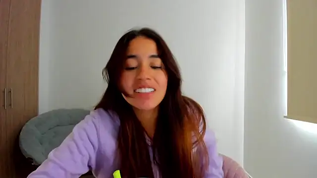 Snapshot of AriaMontgomery chatting on March 5, 6:01 pm AriaMontgomery online show from March 5, 6:01 pm