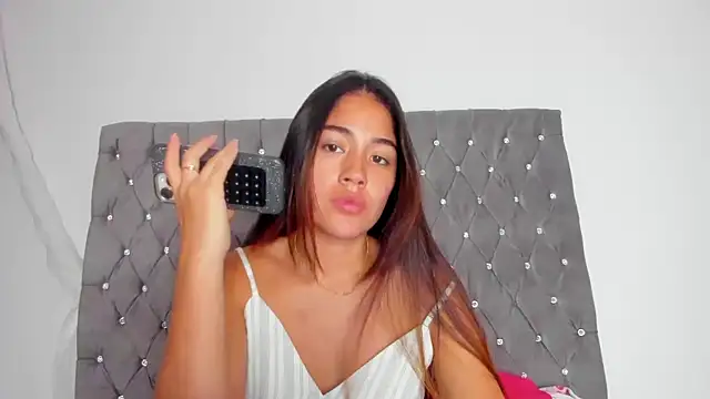 Snapshot of AriaMontgomery chatting on September 22, 1:07 am AriaMontgomery online show from September 22, 1:07 am