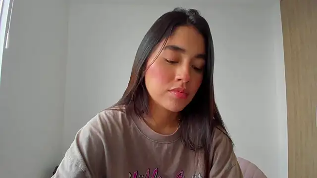 Snapshot of AriaMontgomery chatting on December 1, 8:47 pm AriaMontgomery online show from December 1, 8:47 pm