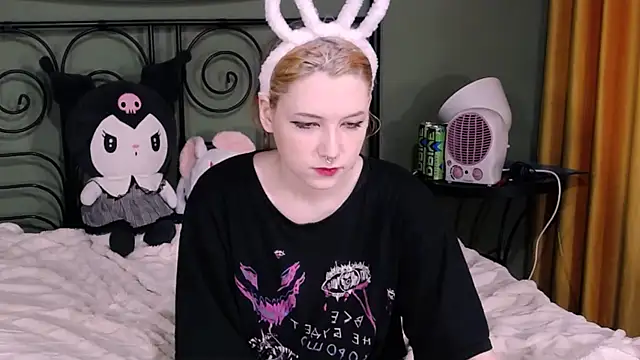 Snapshot of BlackyTea chatting on December 23, 9:49 am BlackyTea online show from December 23, 9:49 am