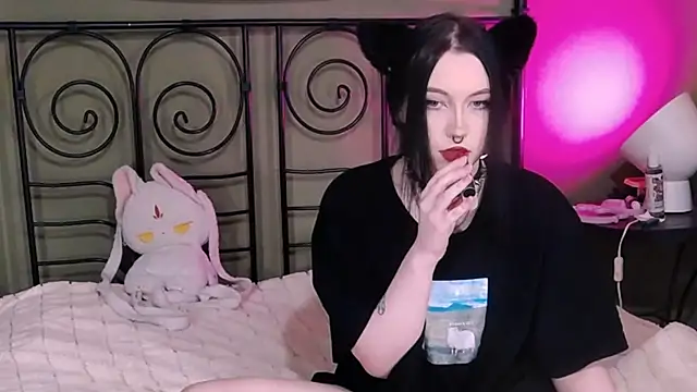 Snapshot of BlackyTea chatting on October 31, 3:29 am BlackyTea online show from October 31, 3:29 am