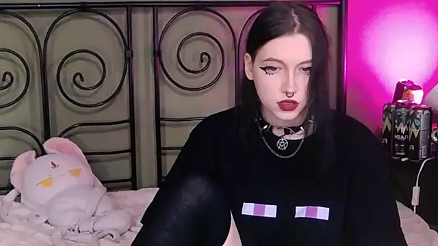 Snapshot of BlackyTea chatting on November 29, 10:24 pm BlackyTea online show from November 29, 10:24 pm