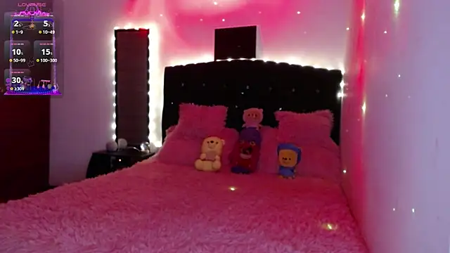 holy juli online show from March 6, 3:46 am