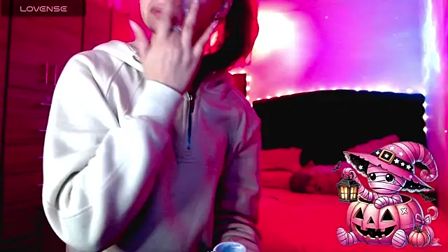 holy juli online show from October 22, 3:40 am