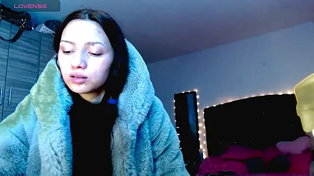 holy juli online show from December 19, 5:25 am