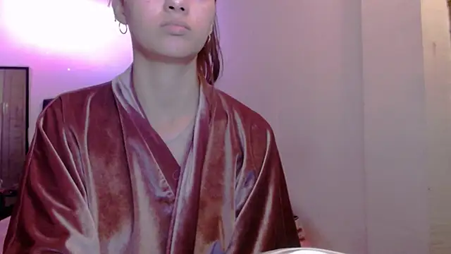 holy juli online show from April 23, 3:52 am
