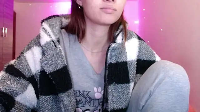 holy juli online show from May 3, 2:39 am
