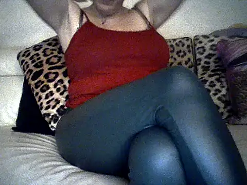 Snapshot of sexylady1983 chatting on January 12, 12:39 am sexylady1983 online show from January 12, 12:39 am