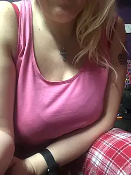 Snapshot of sexylady1983 chatting on March 2, 2:51 am sexylady1983 online show from March 2, 2:51 am