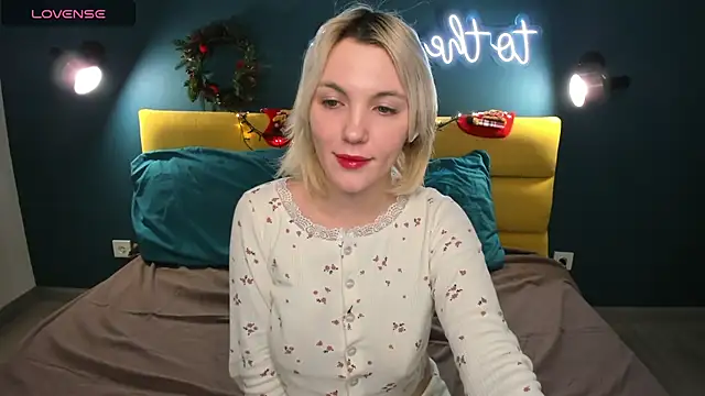 Fluffy Monica online show from January 8, 1:00 am