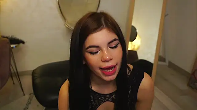 Snapshot of MiriamHazel chatting on December 10, 11:32 am MiriamHazel online show from December 10, 11:32 am
