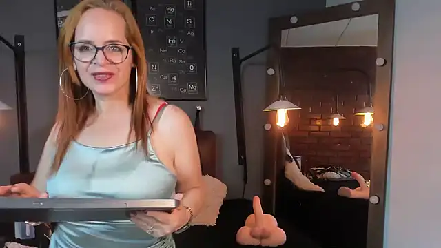 Snapshot of Samantha_mature56 chatting on February 4, 4:50 pm Samantha mature56 online show from February 4, 4:50 pm