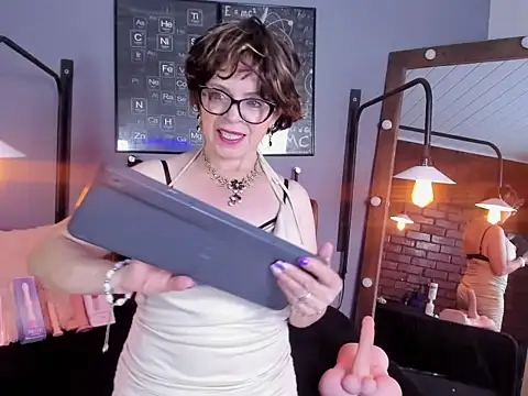 Snapshot of Samantha_mature56 chatting on September 27, 3:11 am Samantha mature56 online show from September 27, 3:11 am