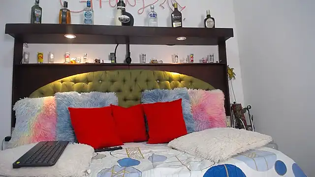 EMILY ROUSSE71 online show from March 2, 9:11 pm