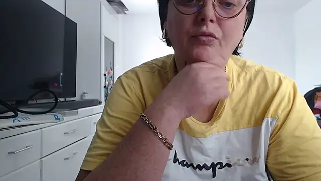 Amandamuller1982 online show from October 14, 8:37 am