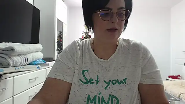 Amandamuller1982 online show from January 13, 8:30 am