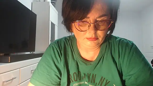 Amandamuller1982 online show from June 12, 7:35 pm