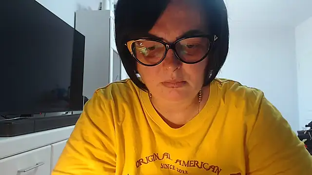 Amandamuller1982 online show from July 19, 9:35 am
